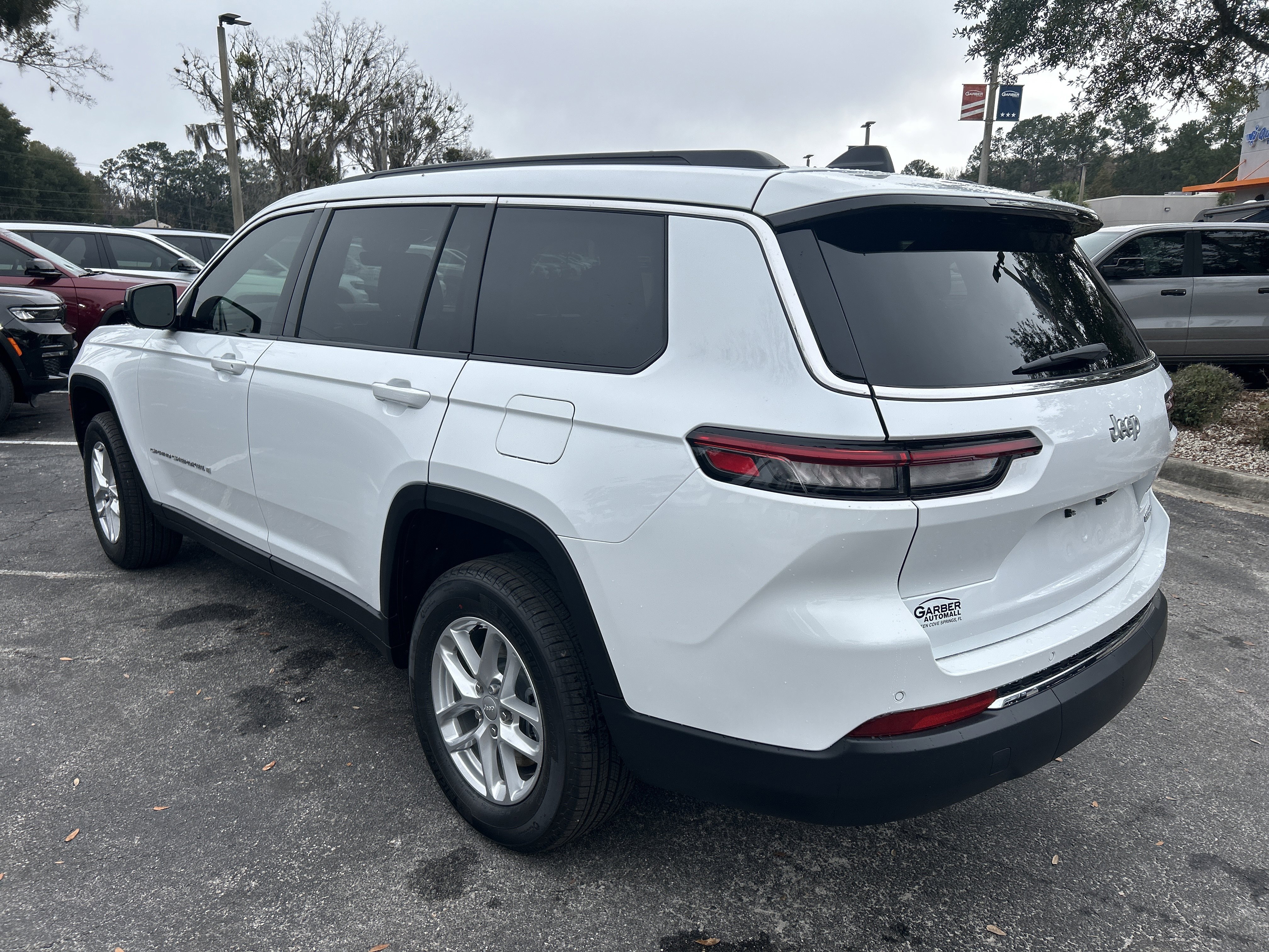 New 2025 Jeep Grand Cherokee L Laredo image 5