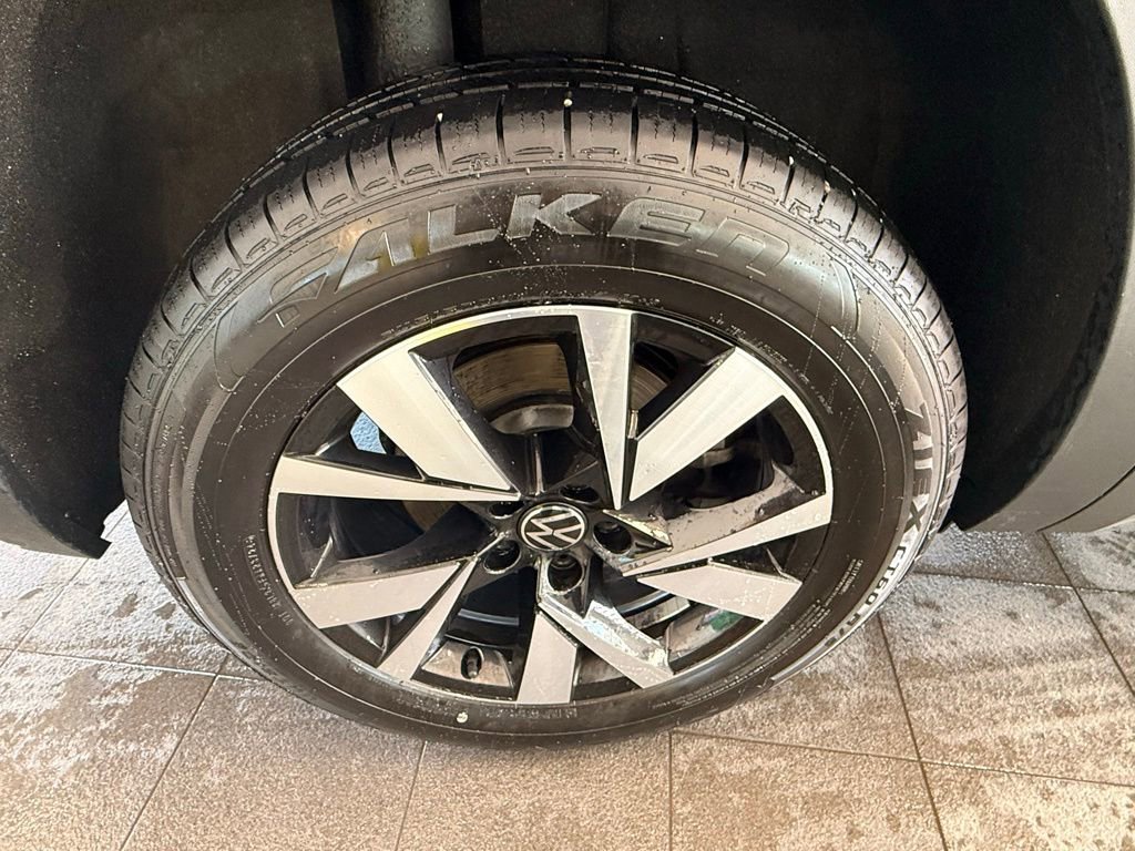 Used 2021 Volkswagen Atlas Cross Sport SE image 38