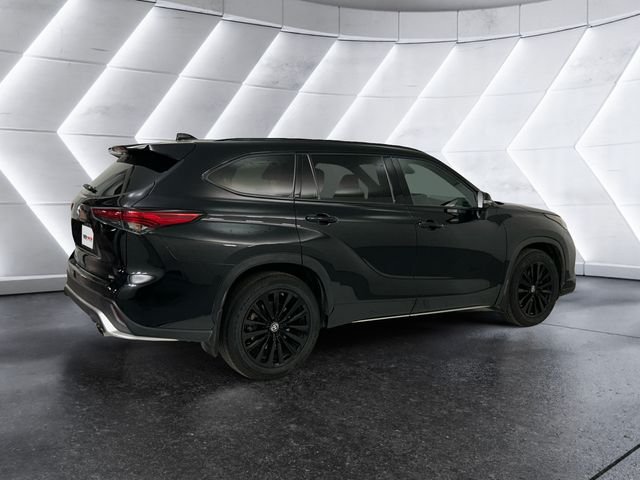 Used 2023 Toyota Highlander XSE FWD image 4