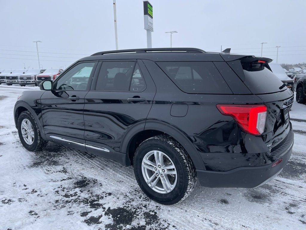 Used 2023 Ford Explorer XLT w/ Equipment Group 202A image 5