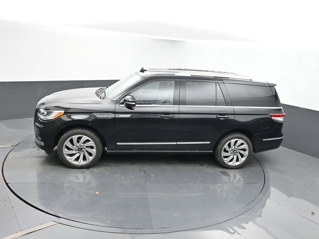 Used 2024 Lincoln Navigator Premiere image 38