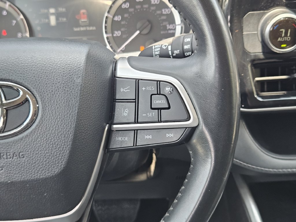 Used 2023 Toyota Highlander LE FWD image 29