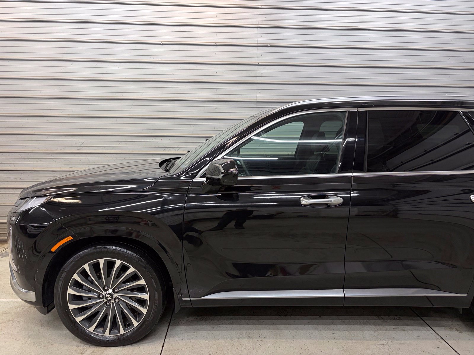 Used 2024 Hyundai Palisade Calligraphy AWD/4WD image 3