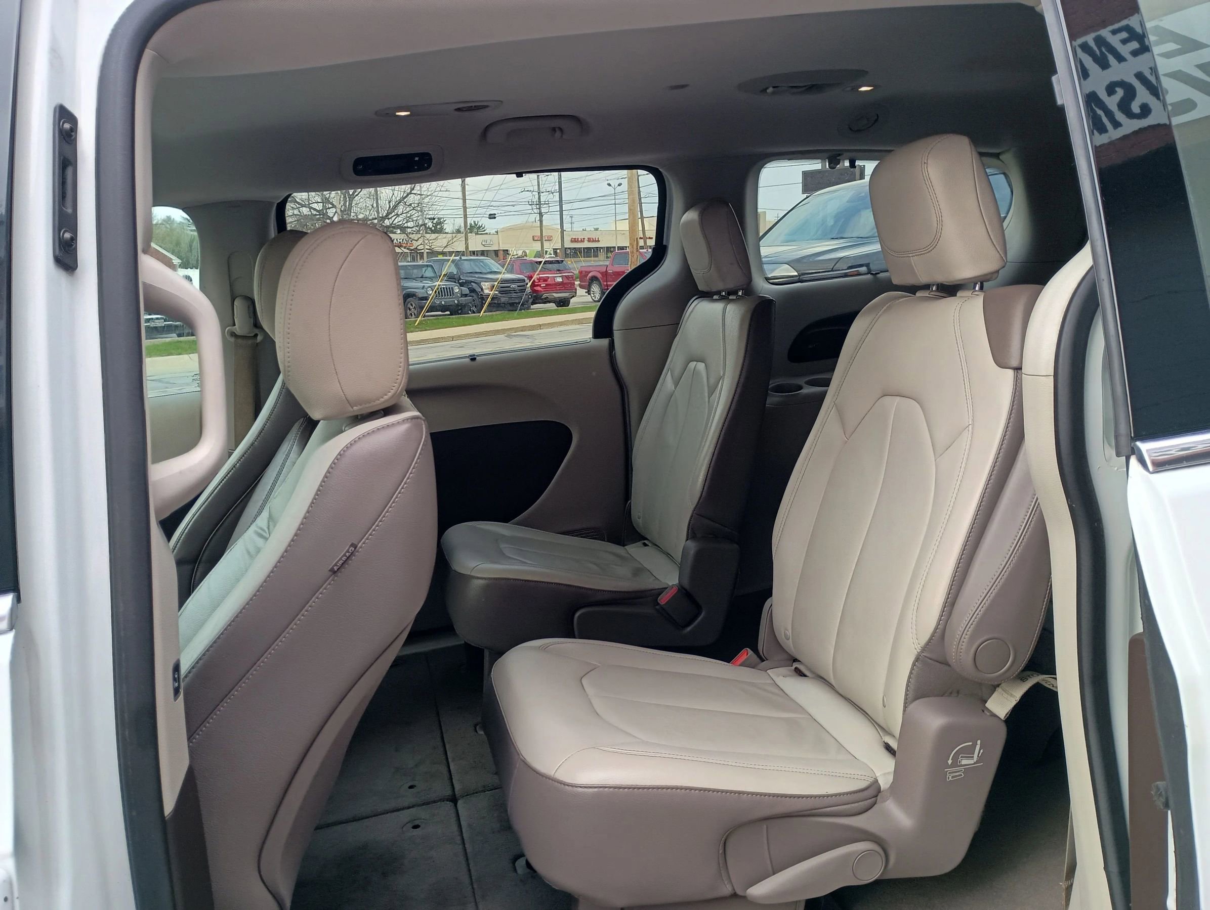 Used 2017 Chrysler Pacifica Touring-L image 15