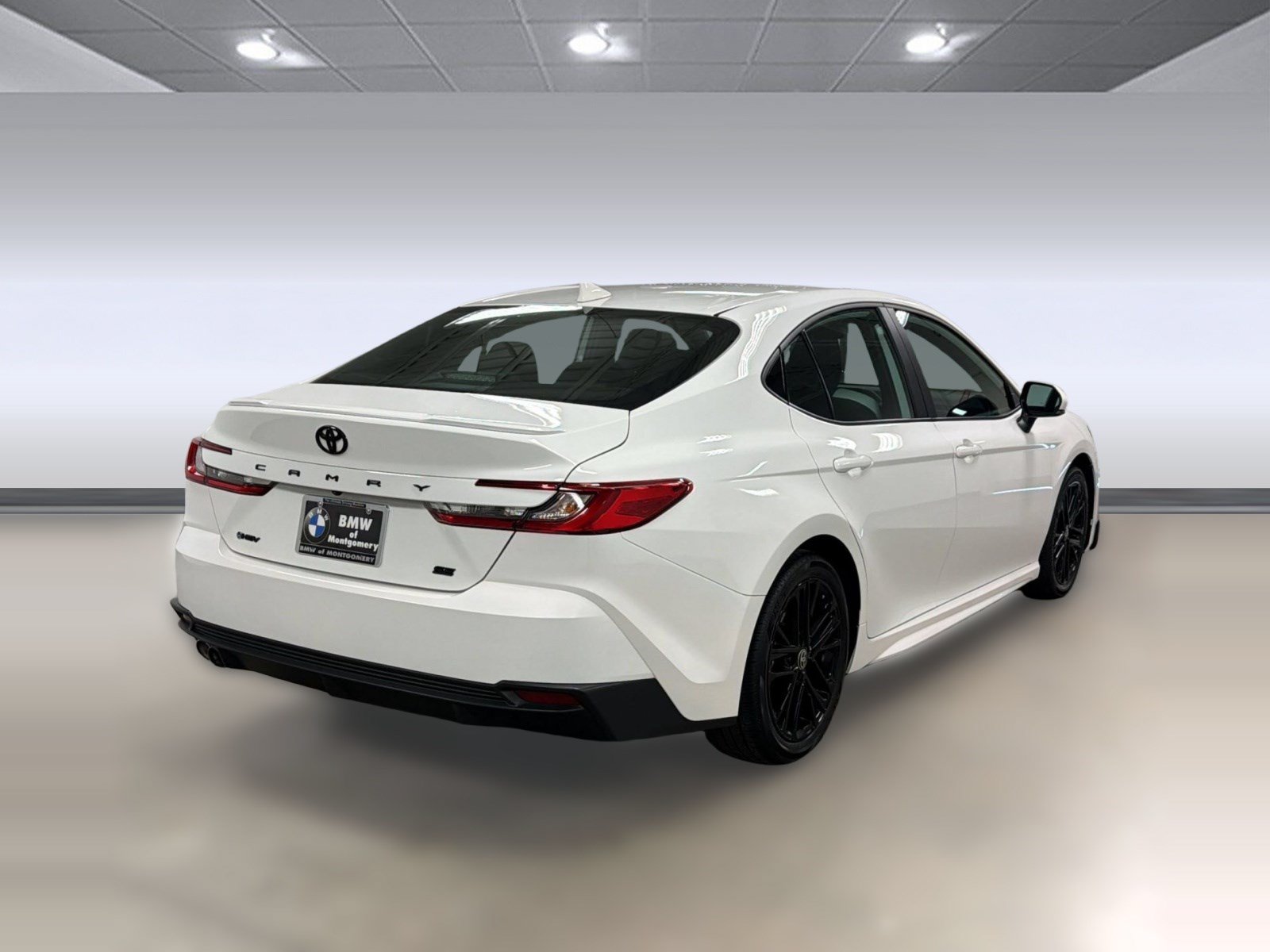 Used 2025 Toyota Camry SE w/ Convenience Package FWD image 7