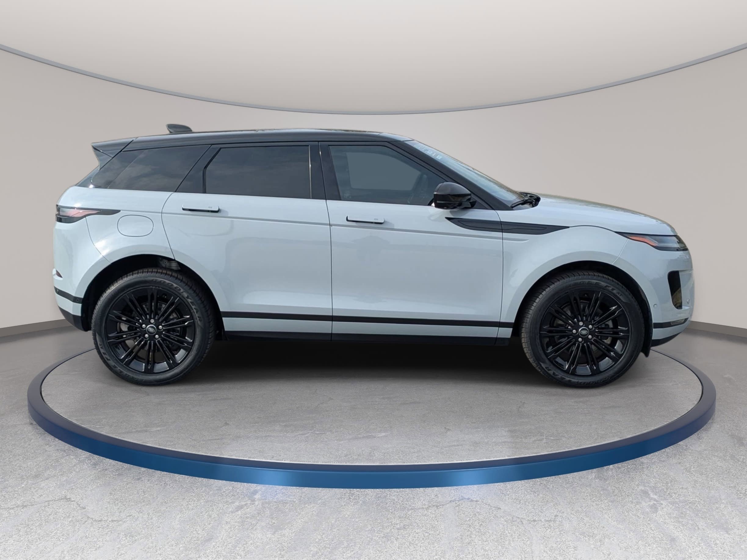 Certified 2025 Land Rover Range Rover Evoque S image 4