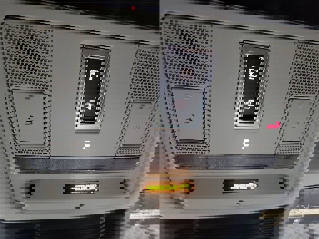 New 2024 Land Rover Discovery Sport S image 21