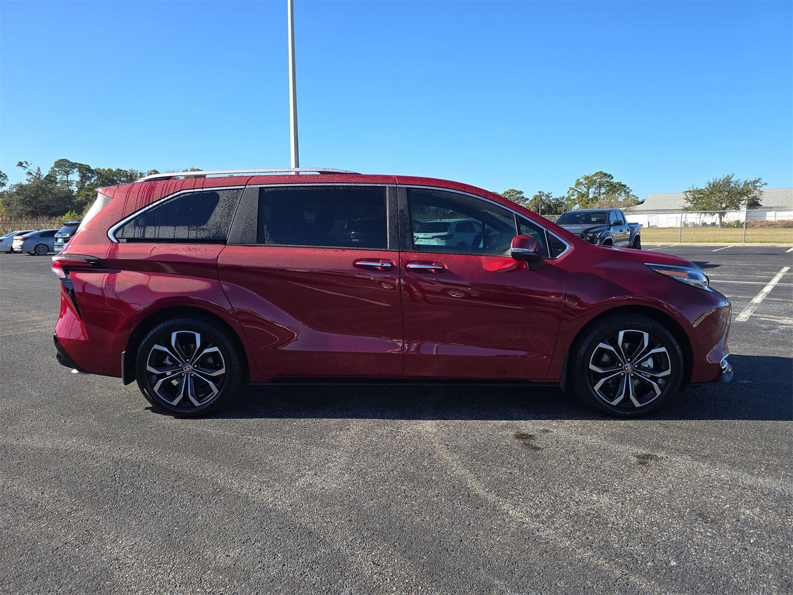 Used 2025 Toyota Sienna Platinum image 2