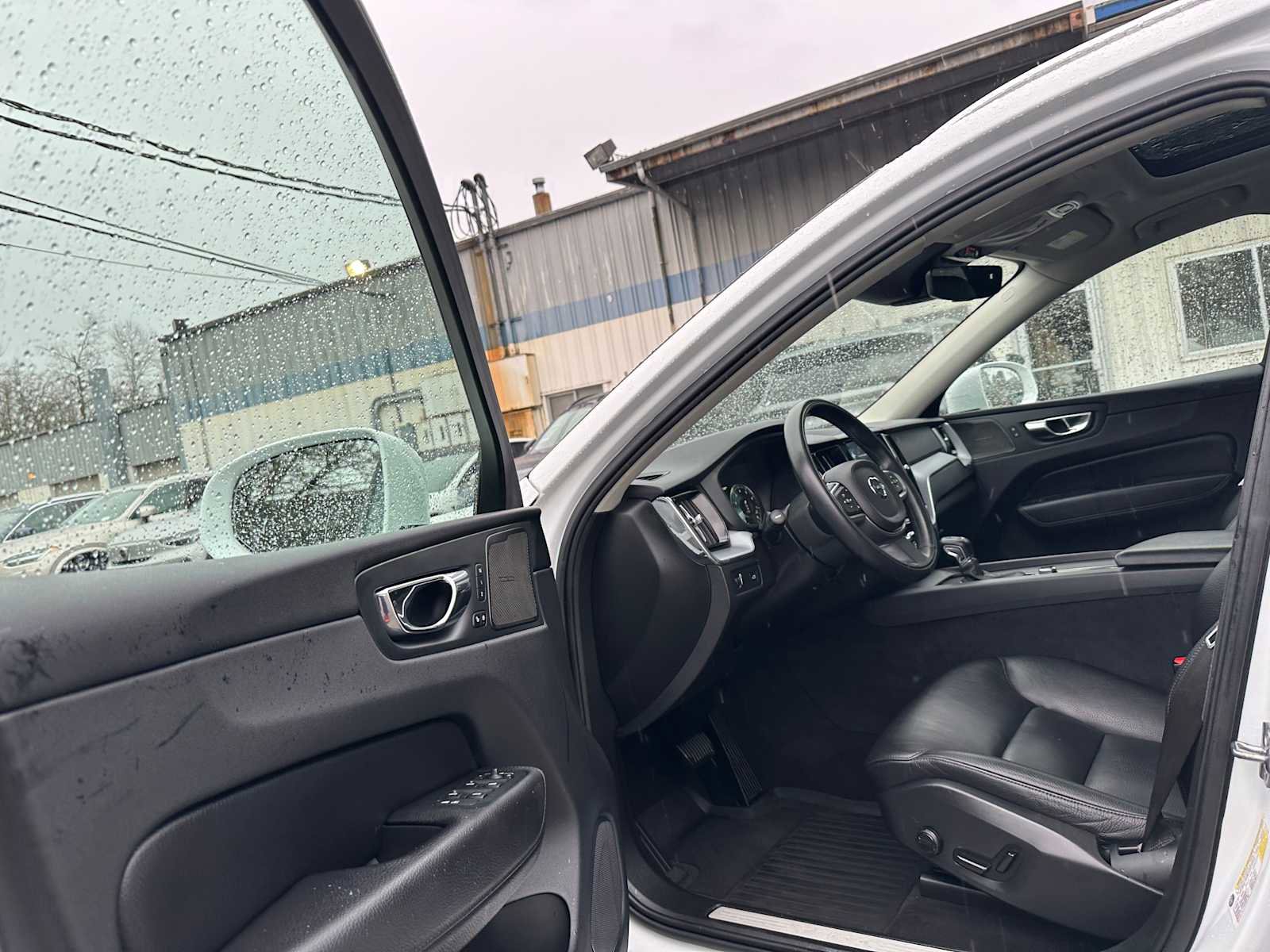 Used 2020 Volvo XC60 T5 Momentum image 20