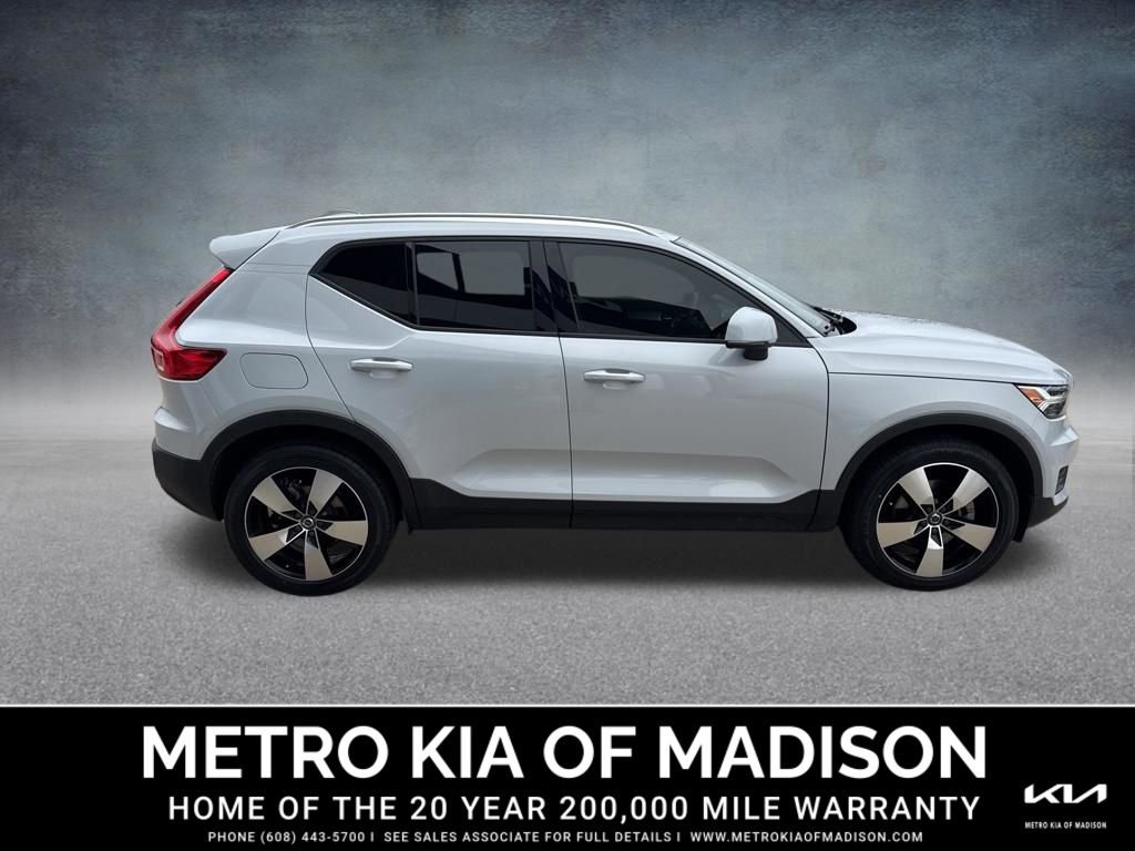 Used 2020 Volvo XC40 T5 Momentum image 6