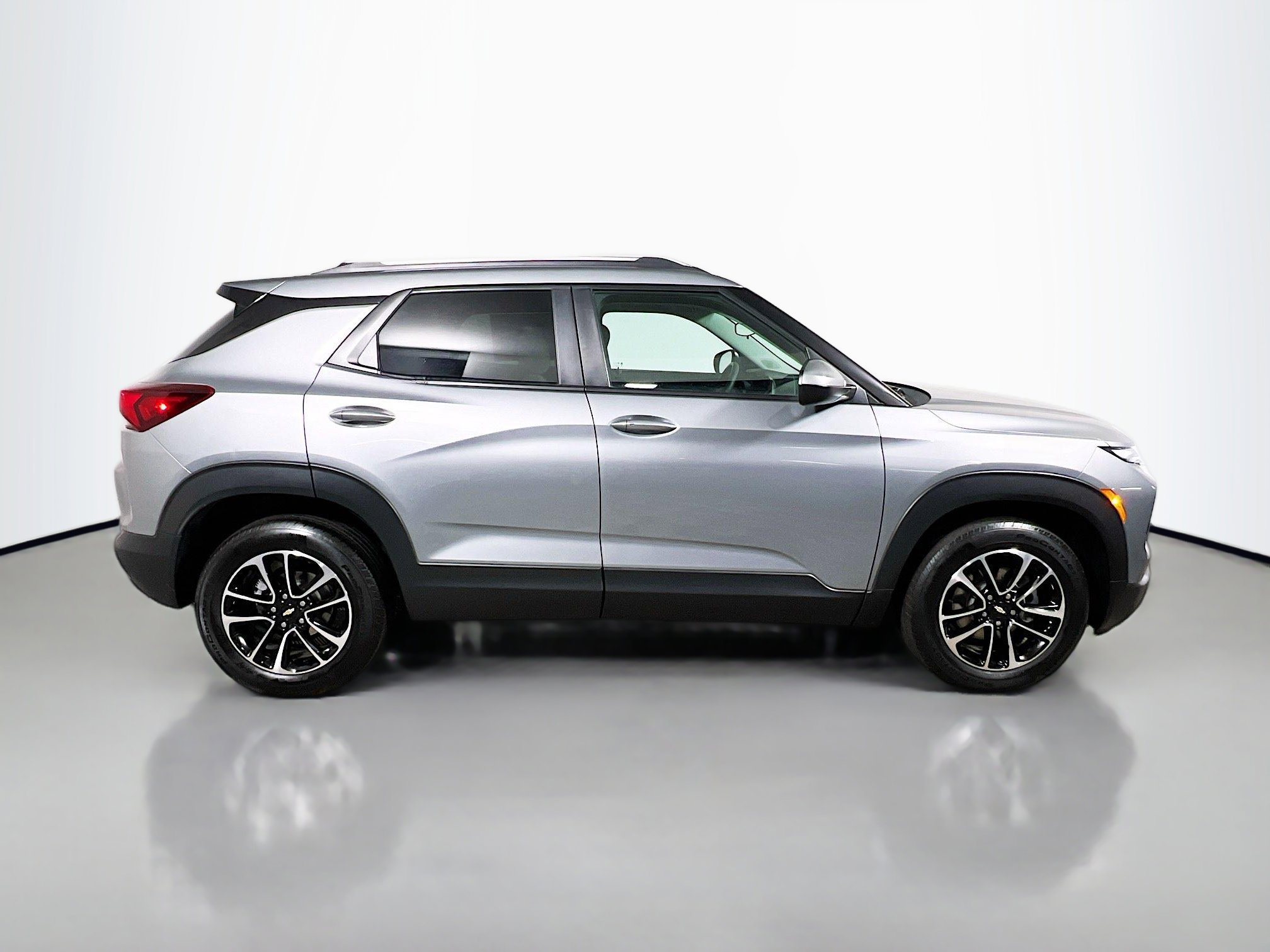 Used 2024 Chevrolet TrailBlazer LT image 3