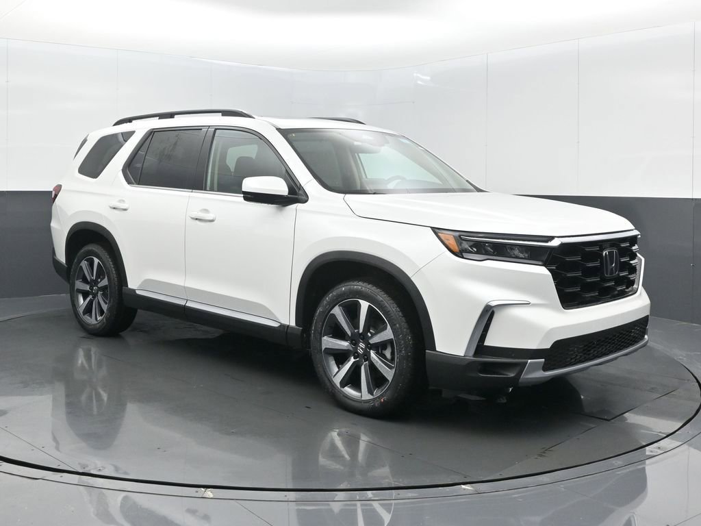 New 2025 Honda Pilot Touring image 1