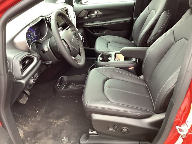 New 2026 Chrysler Pacifica Select image 9