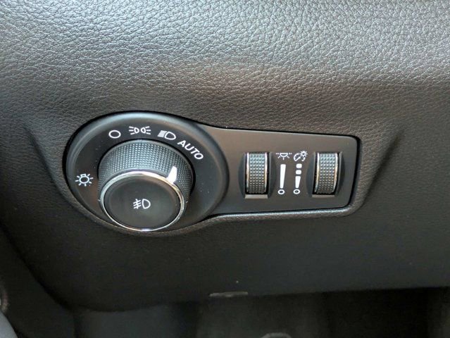 Used 2023 Jeep Compass Latitude w/ Convenience Group AWD/4WD image 24