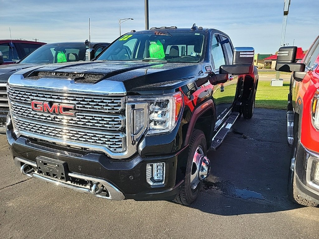 Used 2022 GMC Sierra 3500 Denali image 1