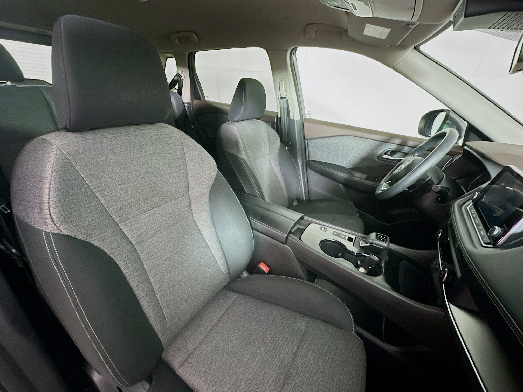 Used 2023 Nissan Rogue SV FWD image 29
