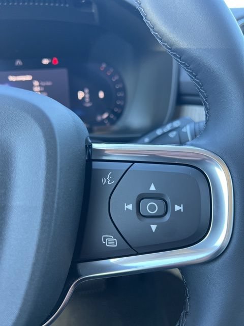 New 2026 Volvo XC40 B5 Plus w/ Protection Package Premier AWD/4WD image 15