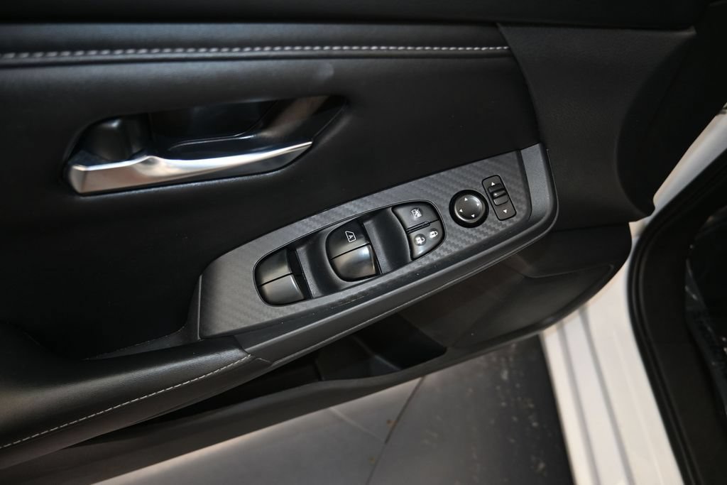 Used 2024 Nissan Sentra SV FWD image 11