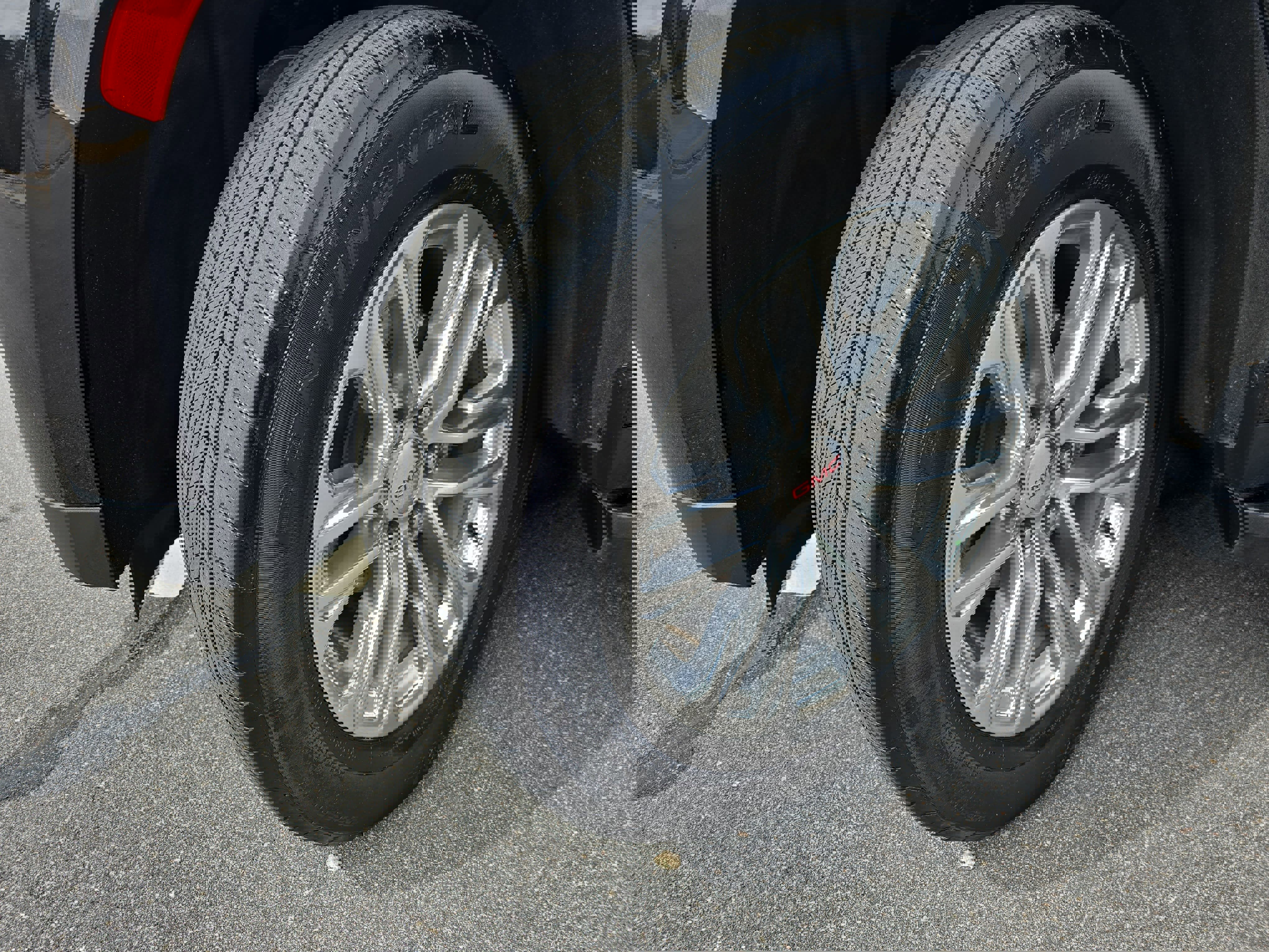 Used 2023 GMC Yukon XL SLT image 35