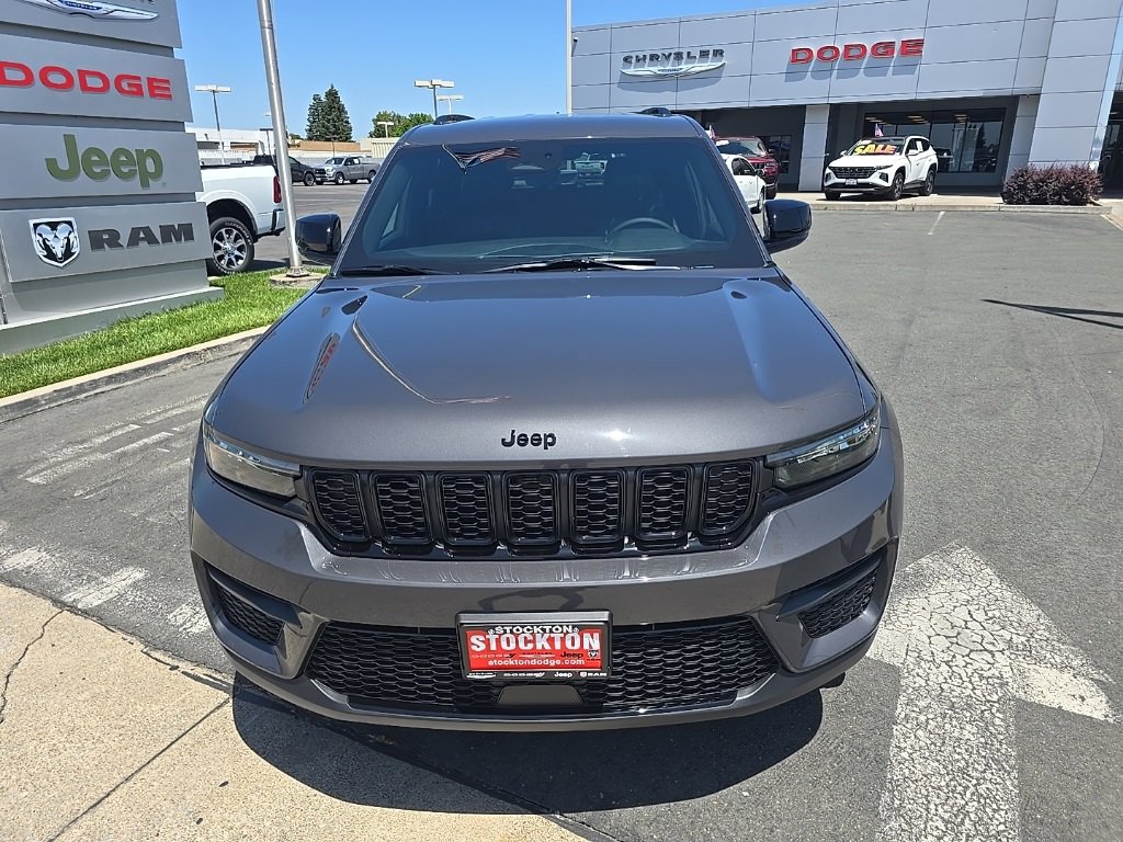 New 2025 Jeep Grand Cherokee Altitude image 27