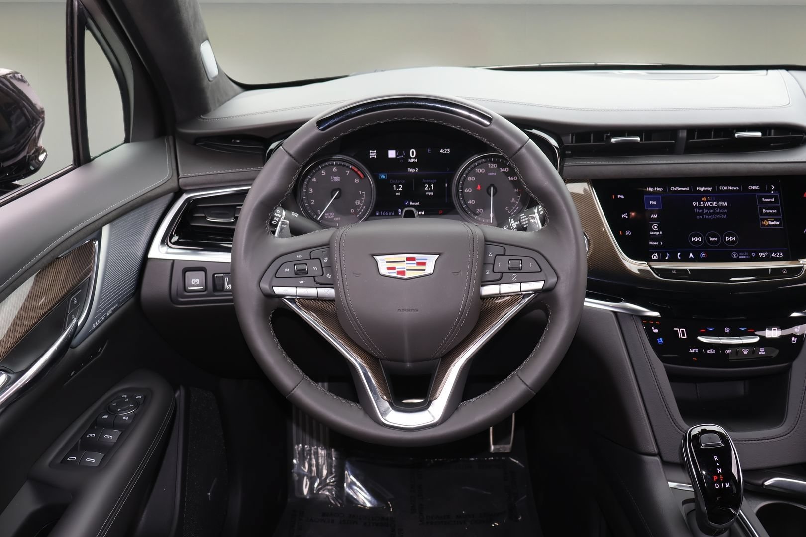 Certified 2025 Cadillac XT6 Sport w/ Platinum Package AWD/4WD image 14