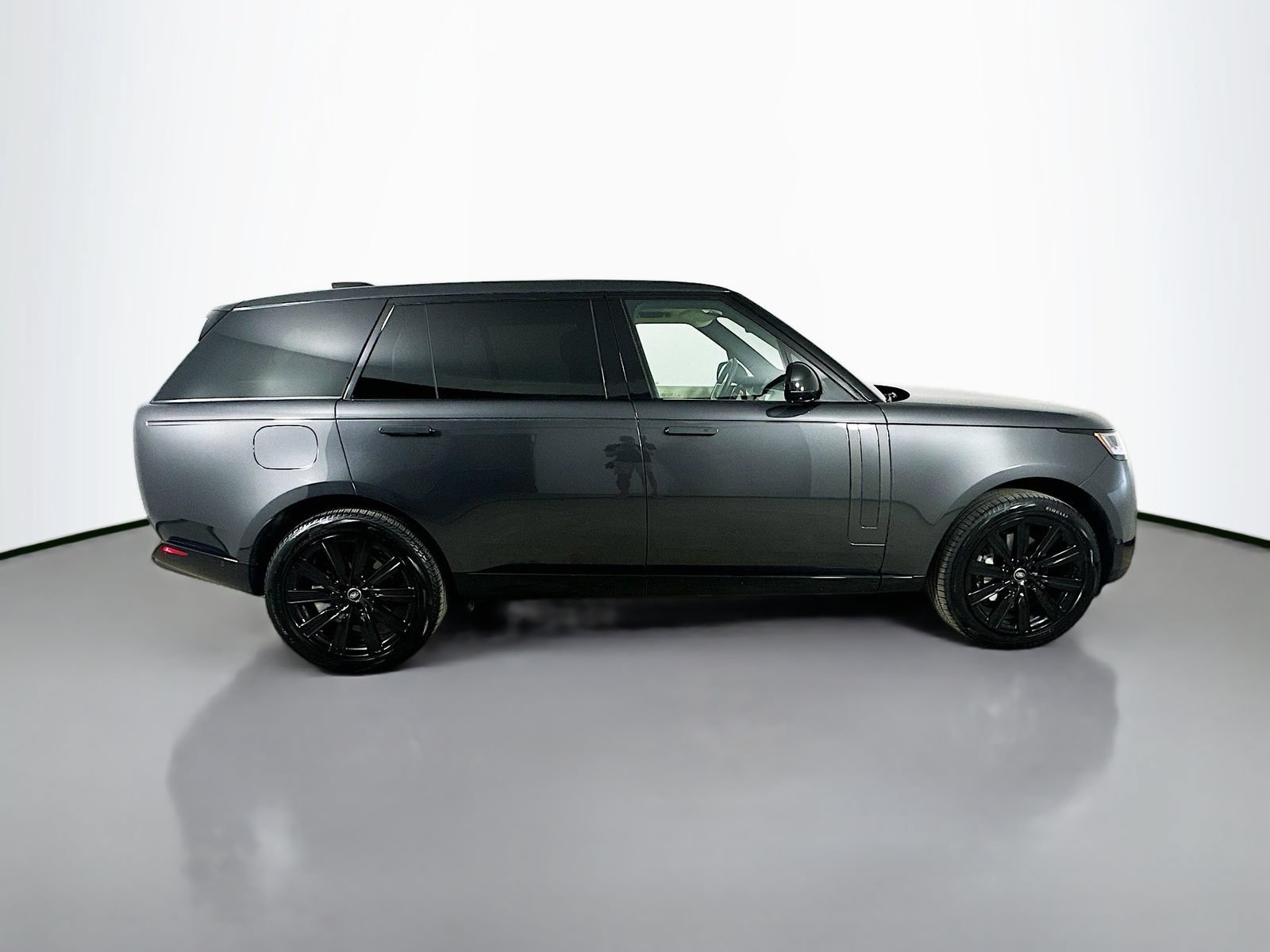 Used 2023 Land Rover Range Rover Long Wheelbase SE AWD/4WD image 4