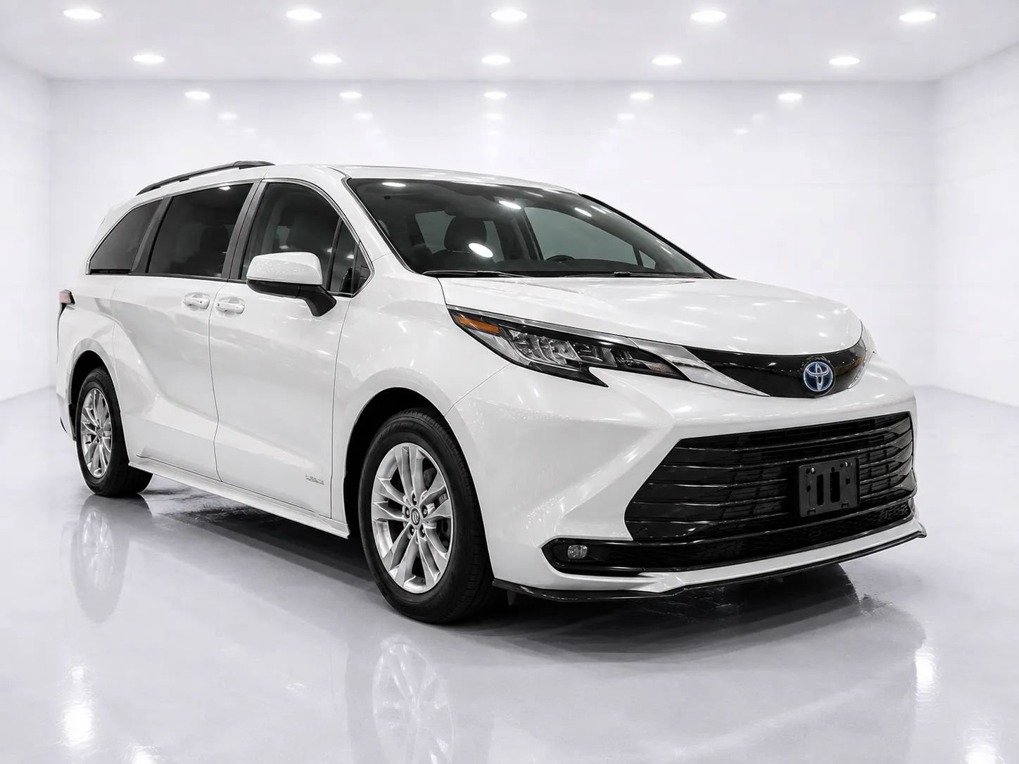 Used 2023 Toyota Sienna LE AWD/4WD image 7