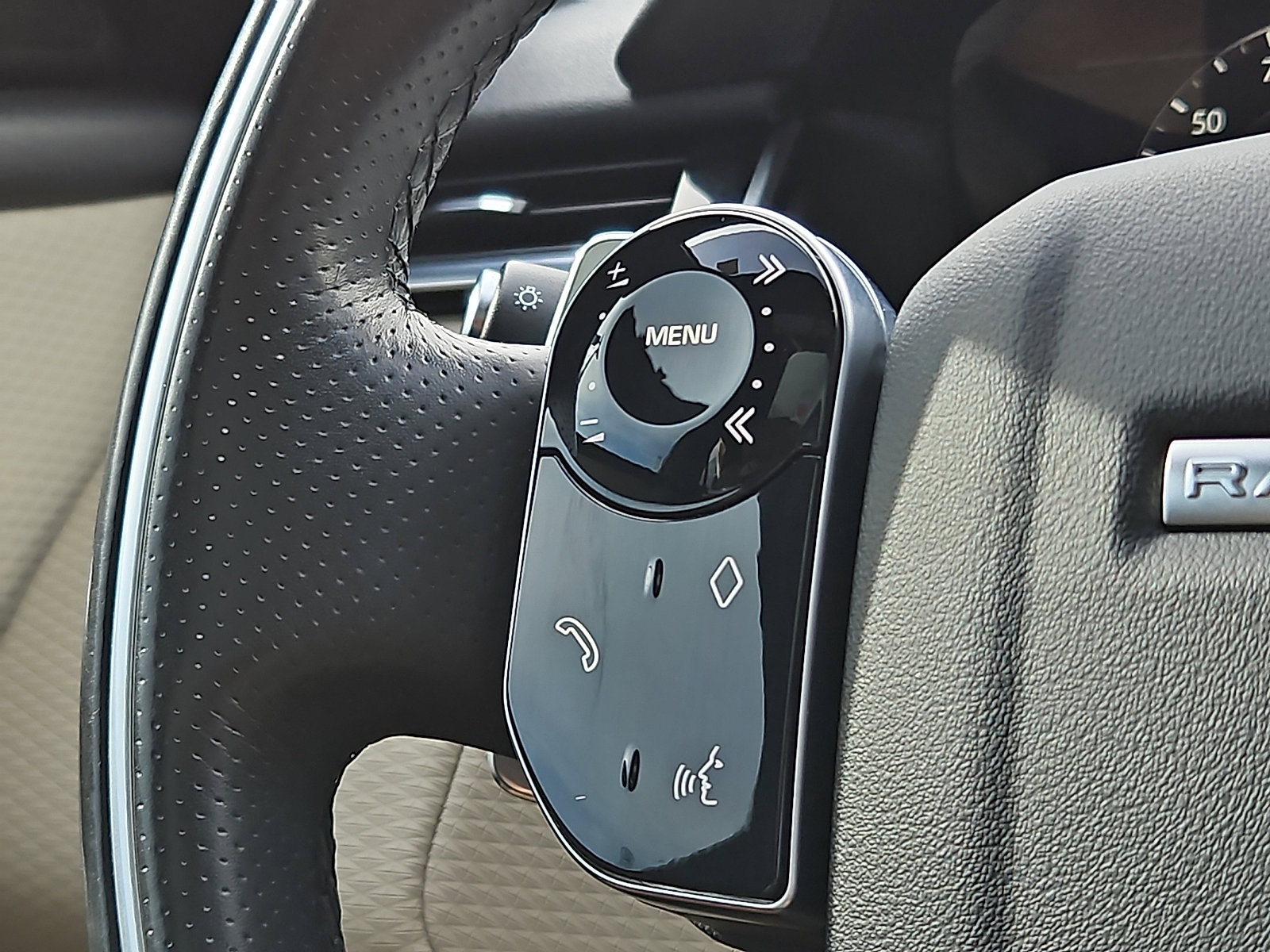 Used 2020 Land Rover Range Rover Velar R-Dynamic S image 22