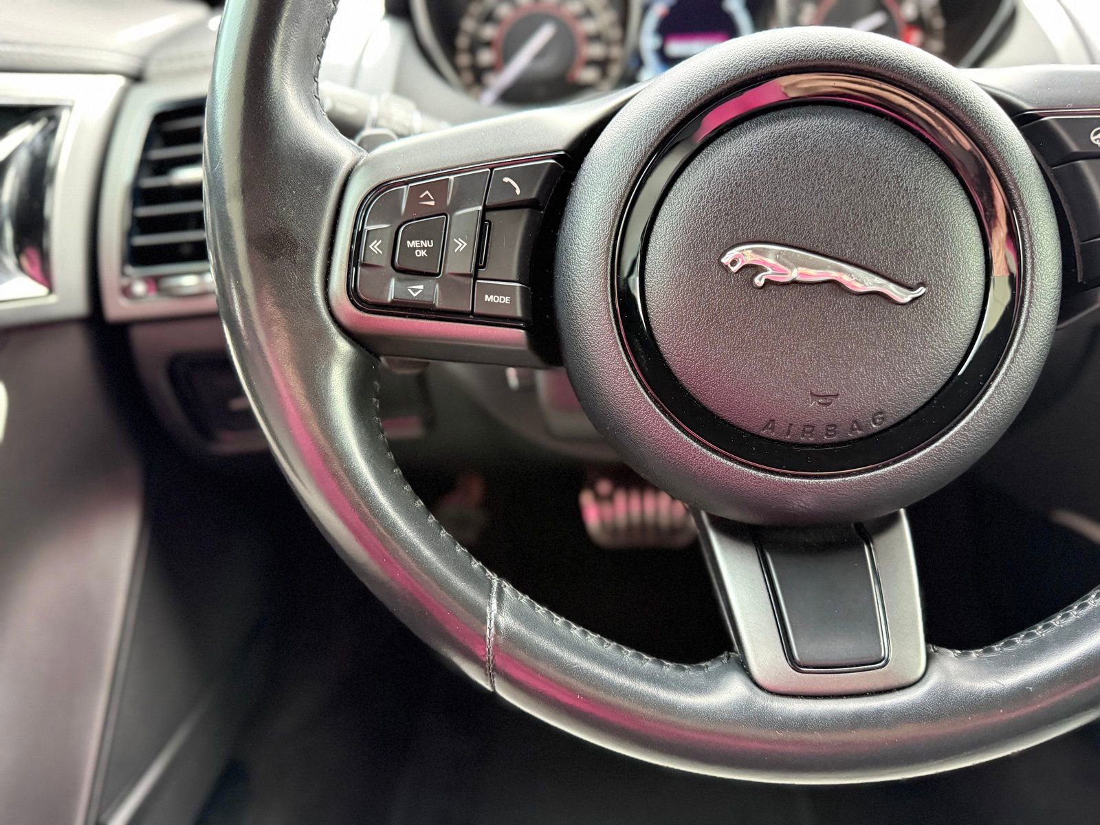 Used 2017 Jaguar F-TYPE Coupe RWD image 25