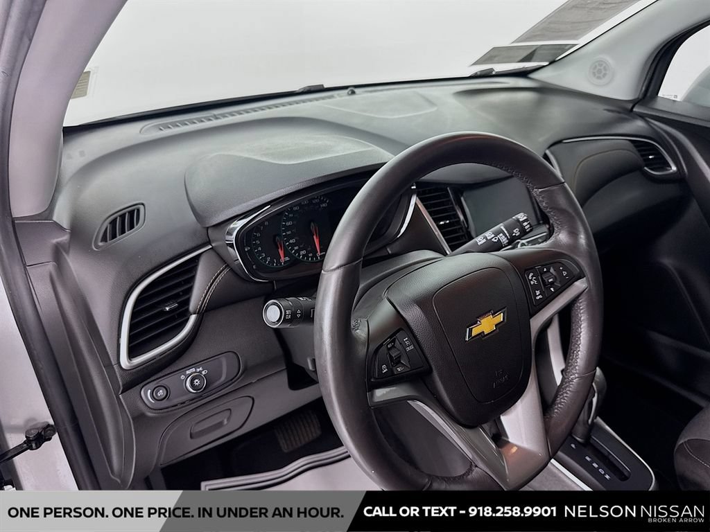 Used 2022 Chevrolet Trax LT w/ Sport Edition AWD/4WD image 9