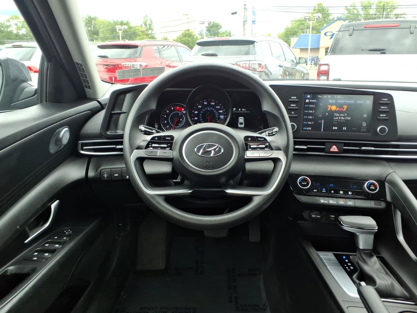 Used 2023 Hyundai Elantra SEL w/ Cargo Package FWD image 13