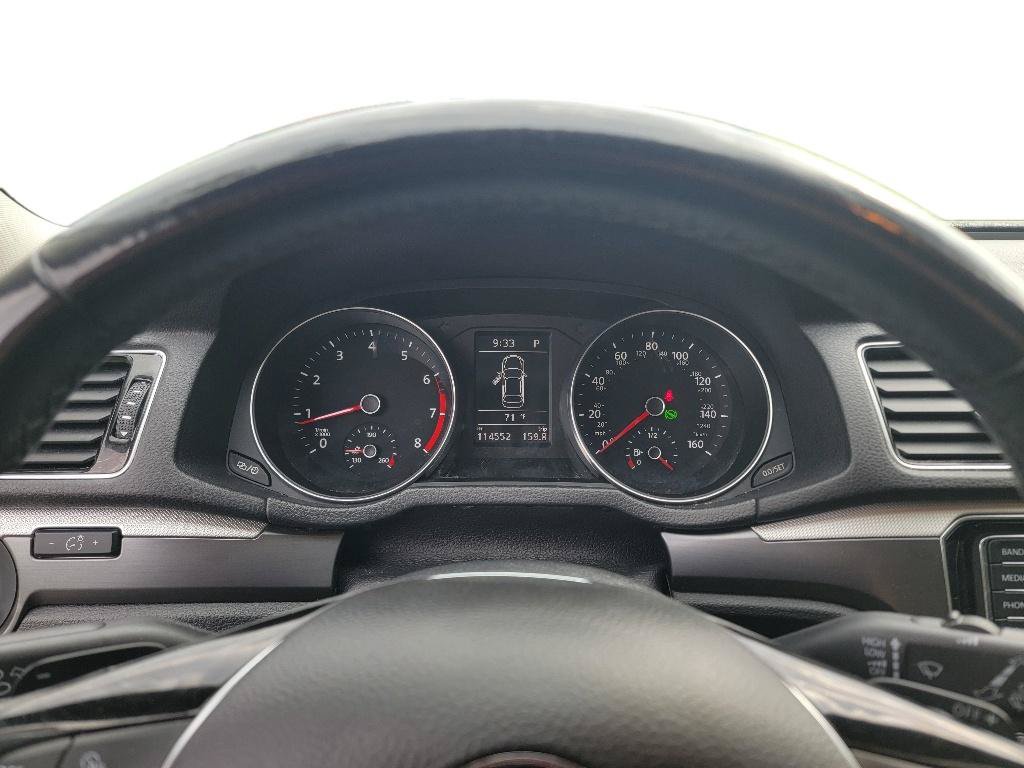 Used 2017 Volkswagen Passat 1.8T R-Line FWD image 13