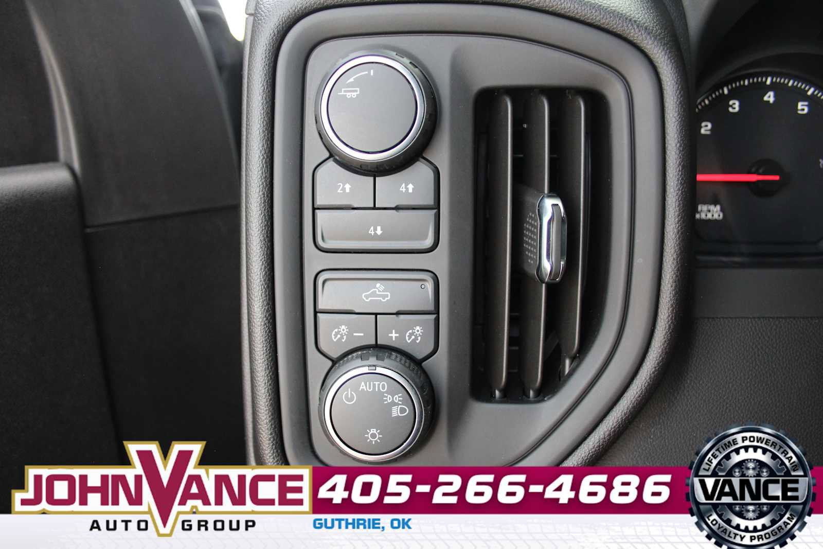 Used 2025 Chevrolet Silverado 2500 Custom image 30