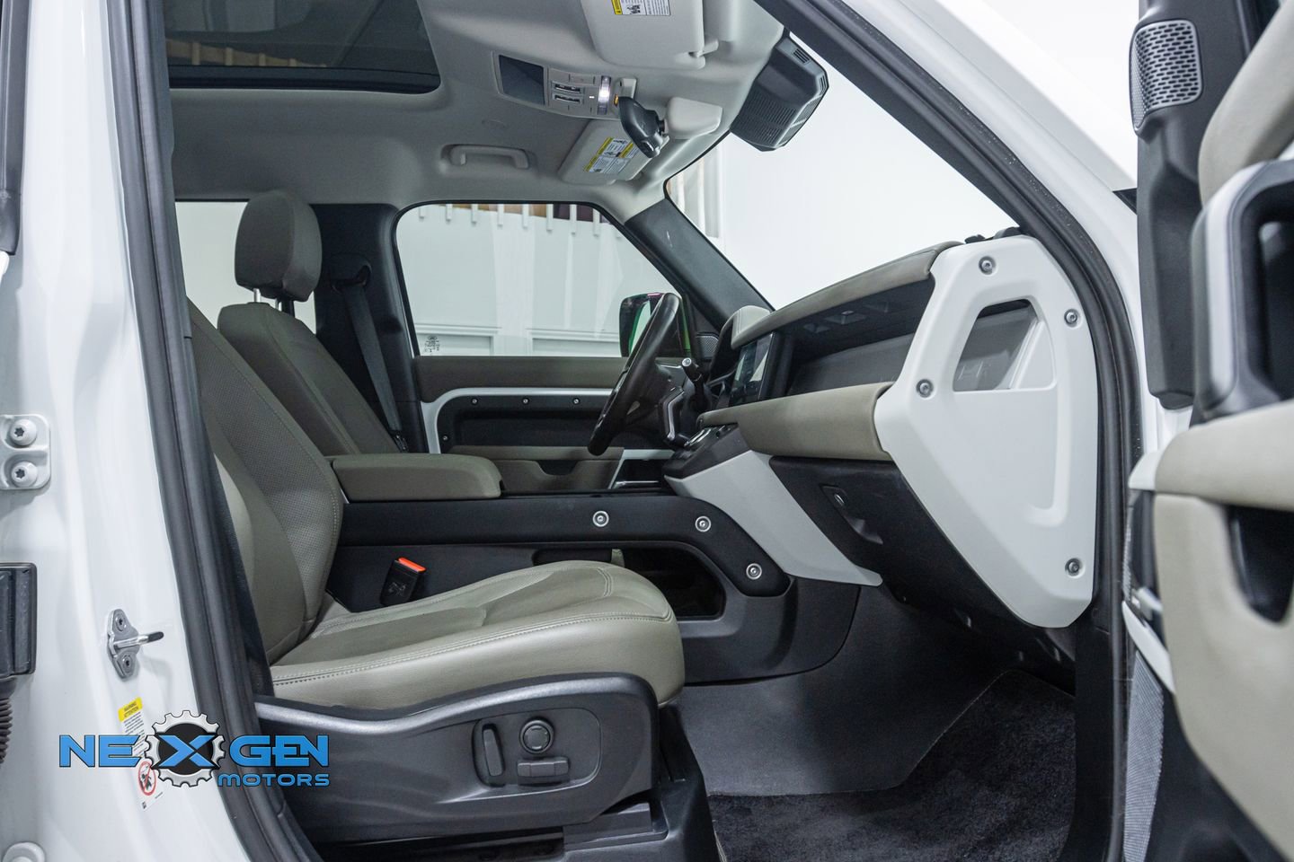 Used 2023 Land Rover Defender 110 S image 39