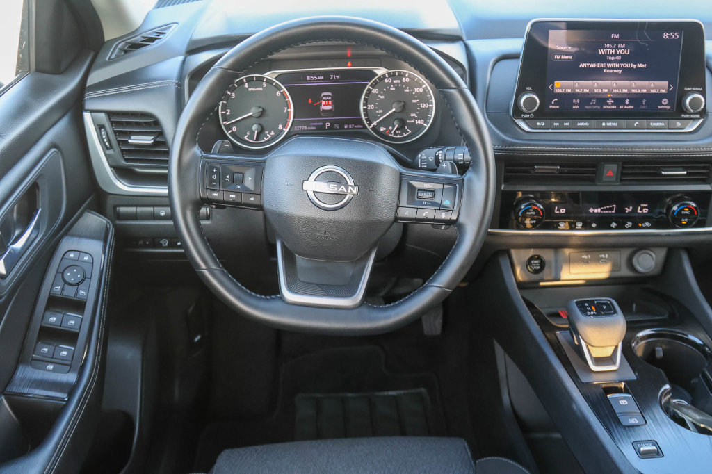 Used 2025 Nissan Rogue SV FWD image 18