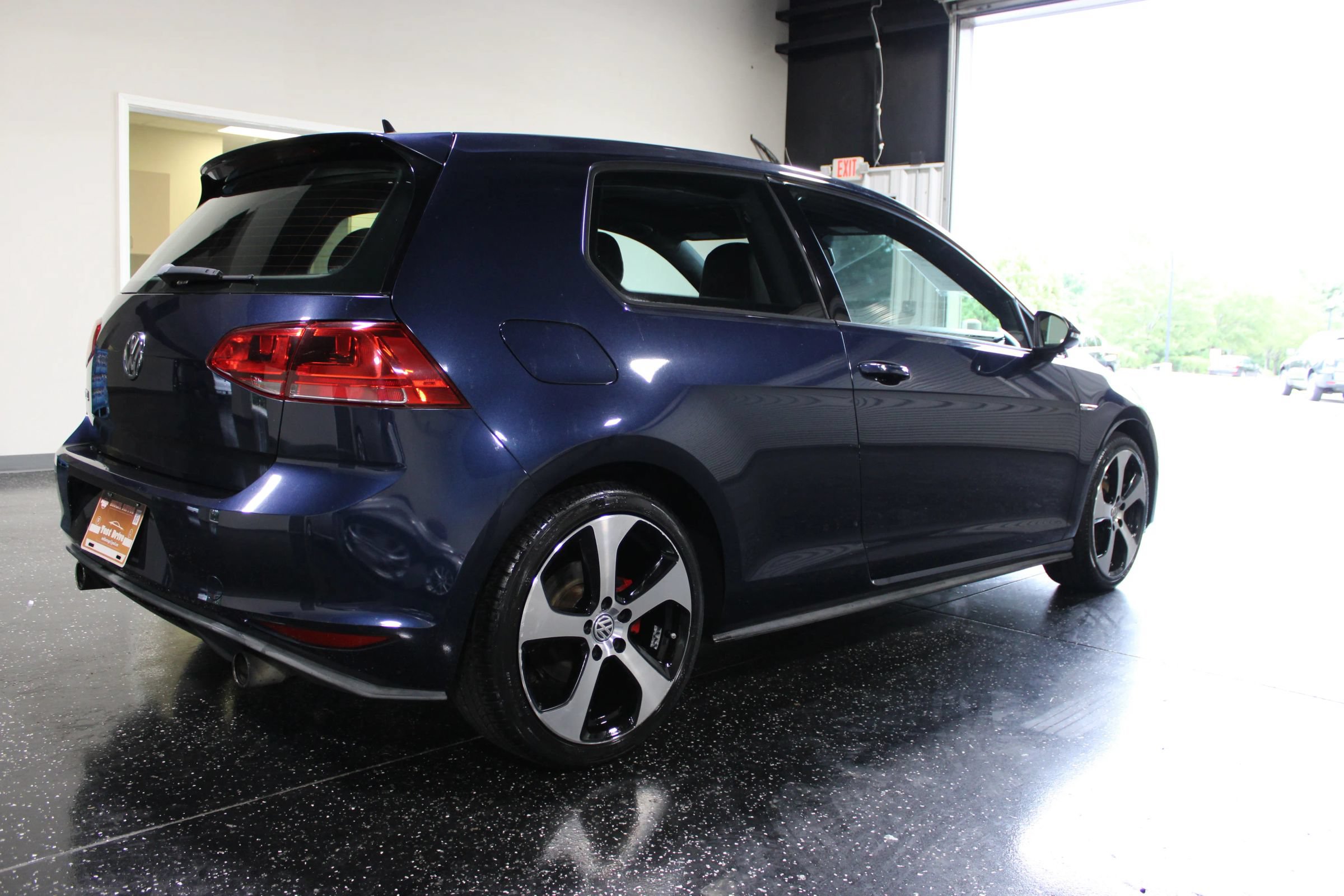 Used 2015 Volkswagen GTI SE FWD image 3