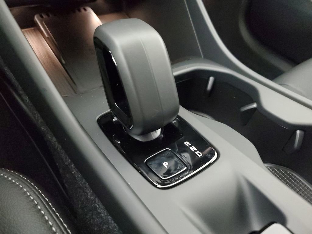 New 2026 Volvo XC40 B5 Core image 32