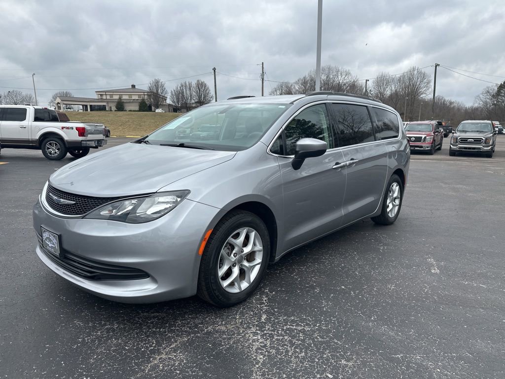 Used 2018 Chrysler Pacifica Touring w/ Tire & Wheel Group image 7