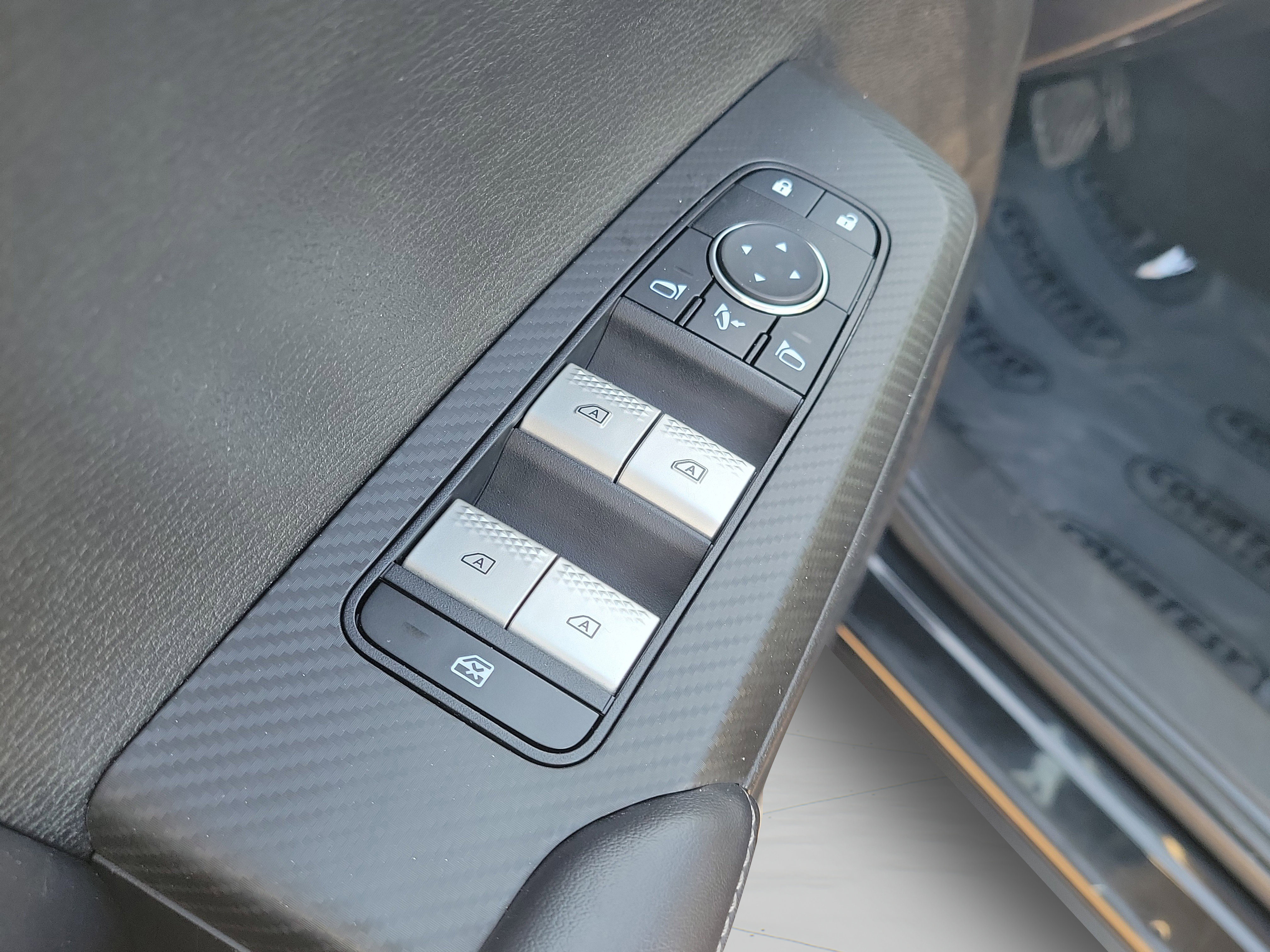 Used 2024 Mitsubishi Outlander SE image 33