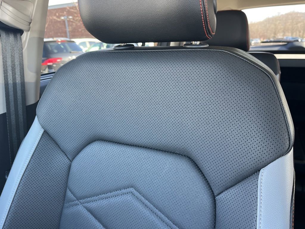 Used 2025 Volkswagen Atlas Peak Edition SE image 21