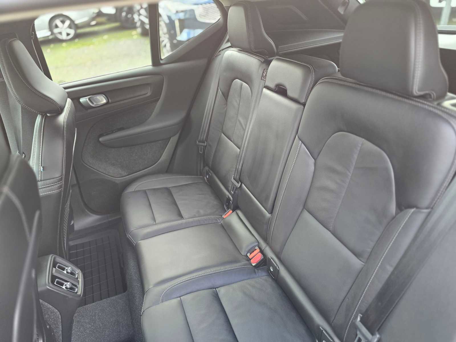 Certified 2023 Volvo XC40 B5 Plus w/ Protection Package Premier image 17