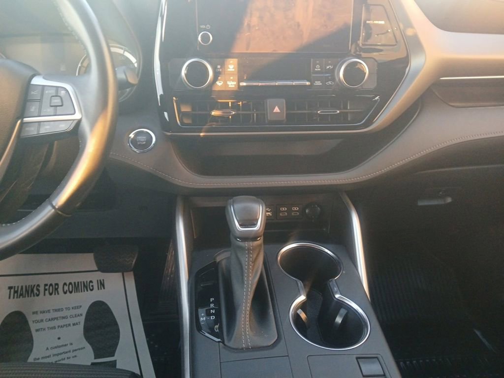 Used 2023 Toyota Highlander L image 13