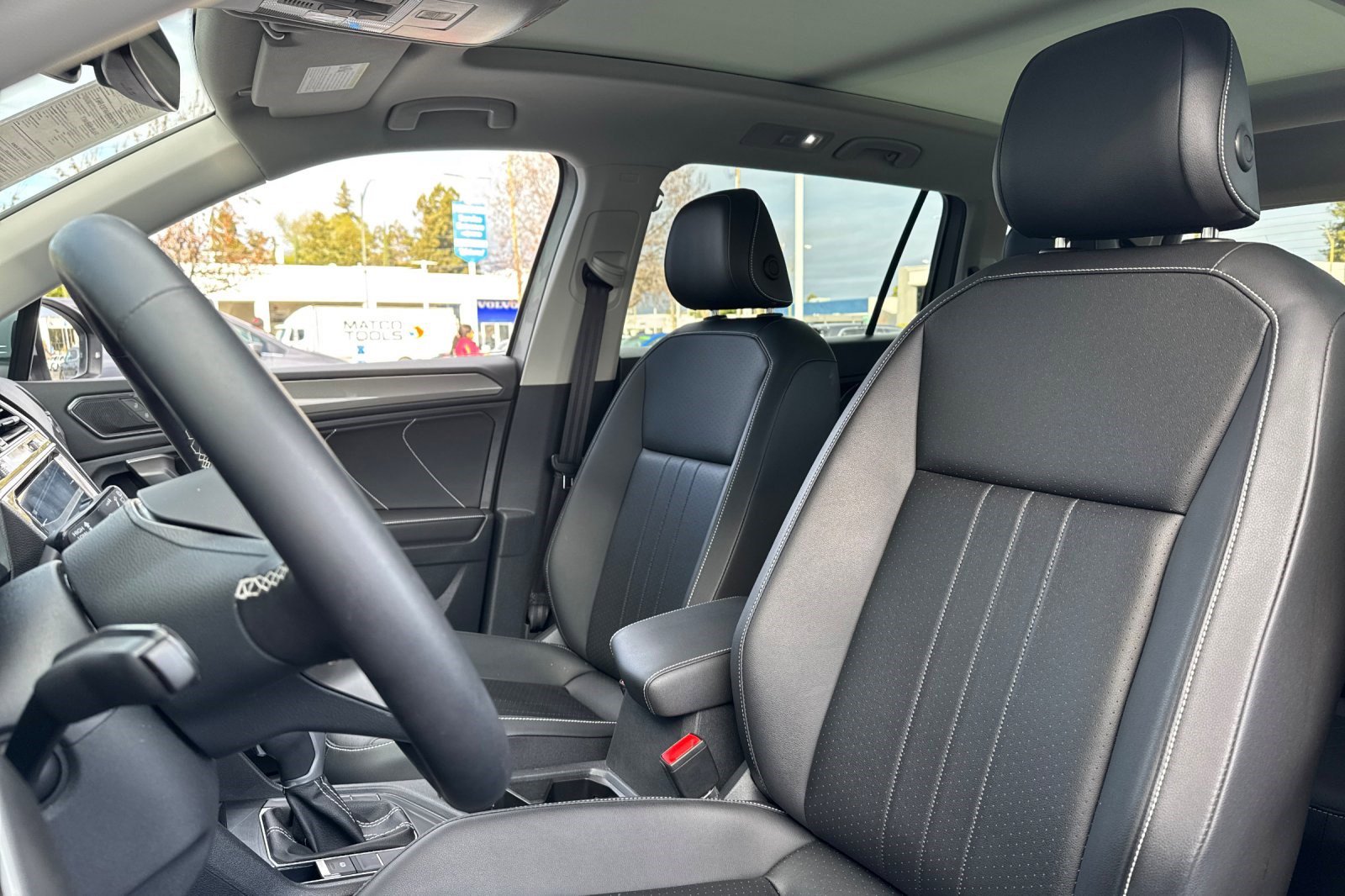 Used 2024 Volkswagen Tiguan SE image 24