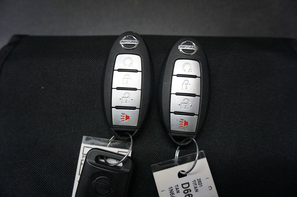 Used 2021 Nissan Titan PRO-4X w/ Pro-4x Convenience Package image 19