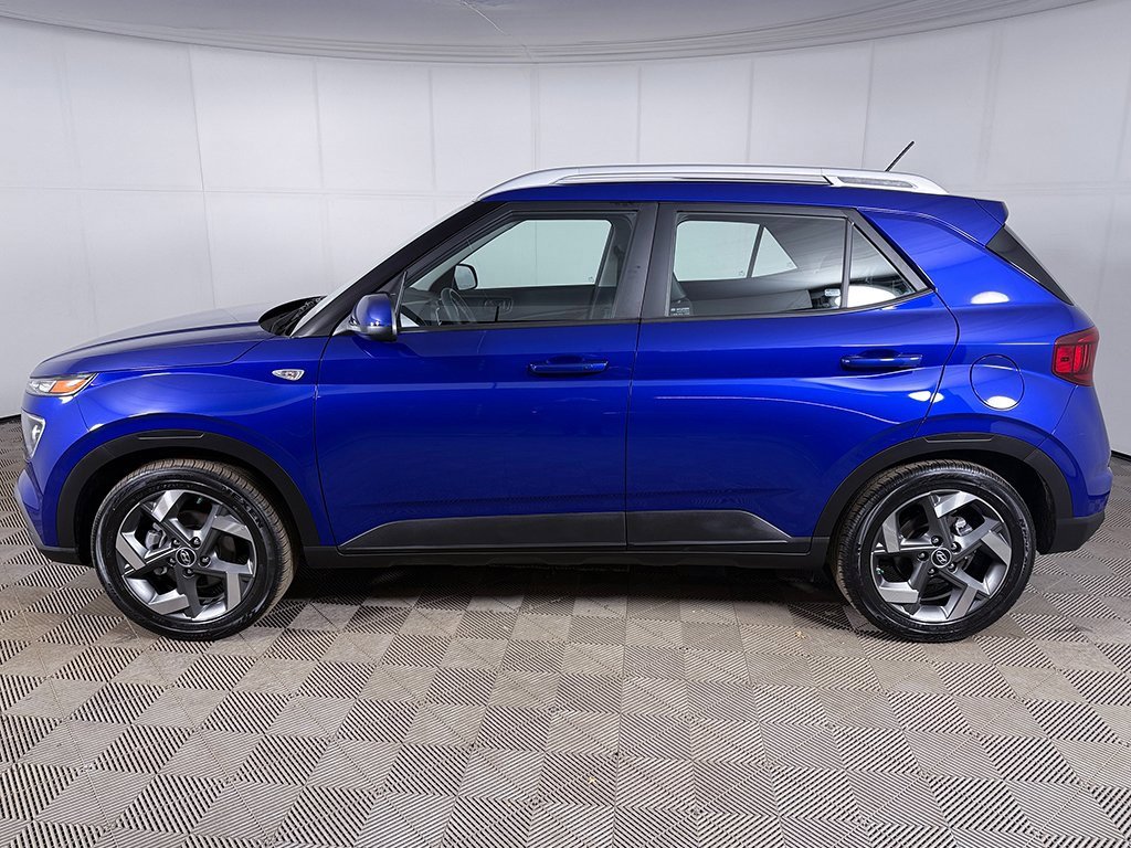 Used 2025 Hyundai Venue Limited image 12
