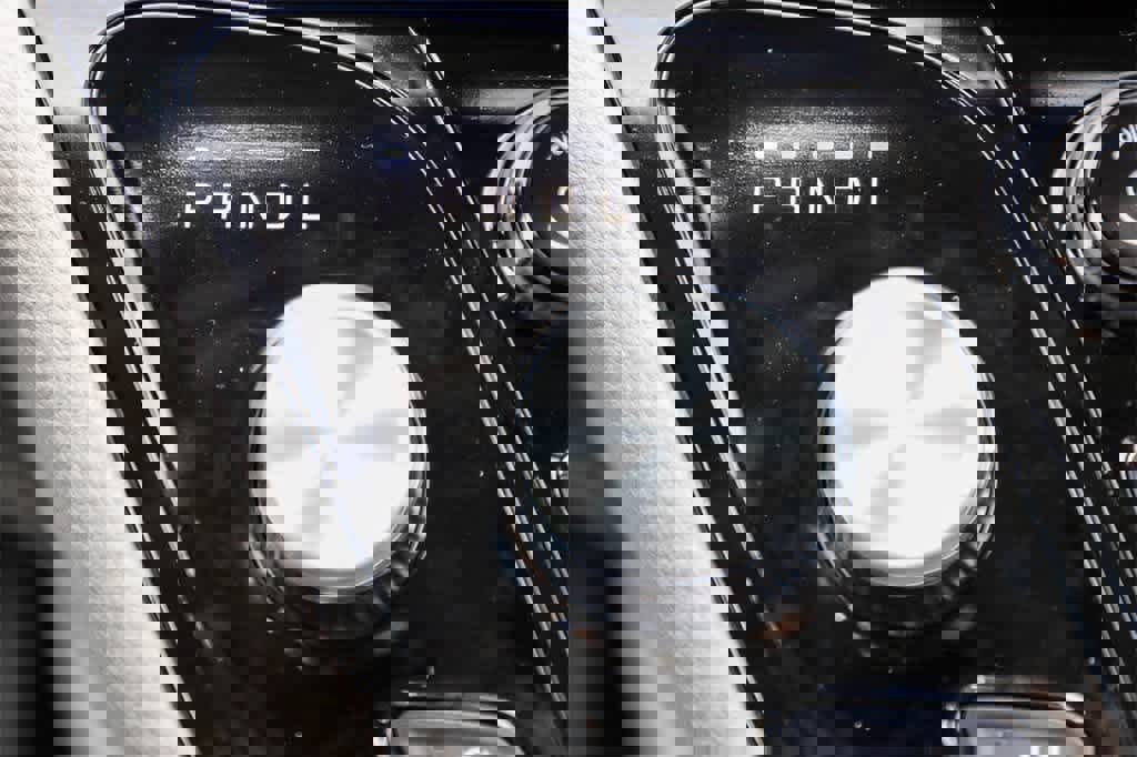 New 2023 Chrysler Pacifica Limited image 24