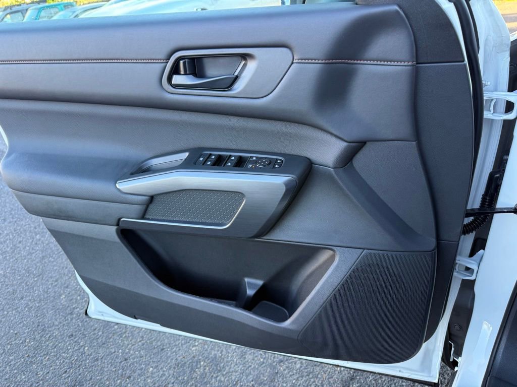 New 2025 Nissan Pathfinder Rock Creek image 25