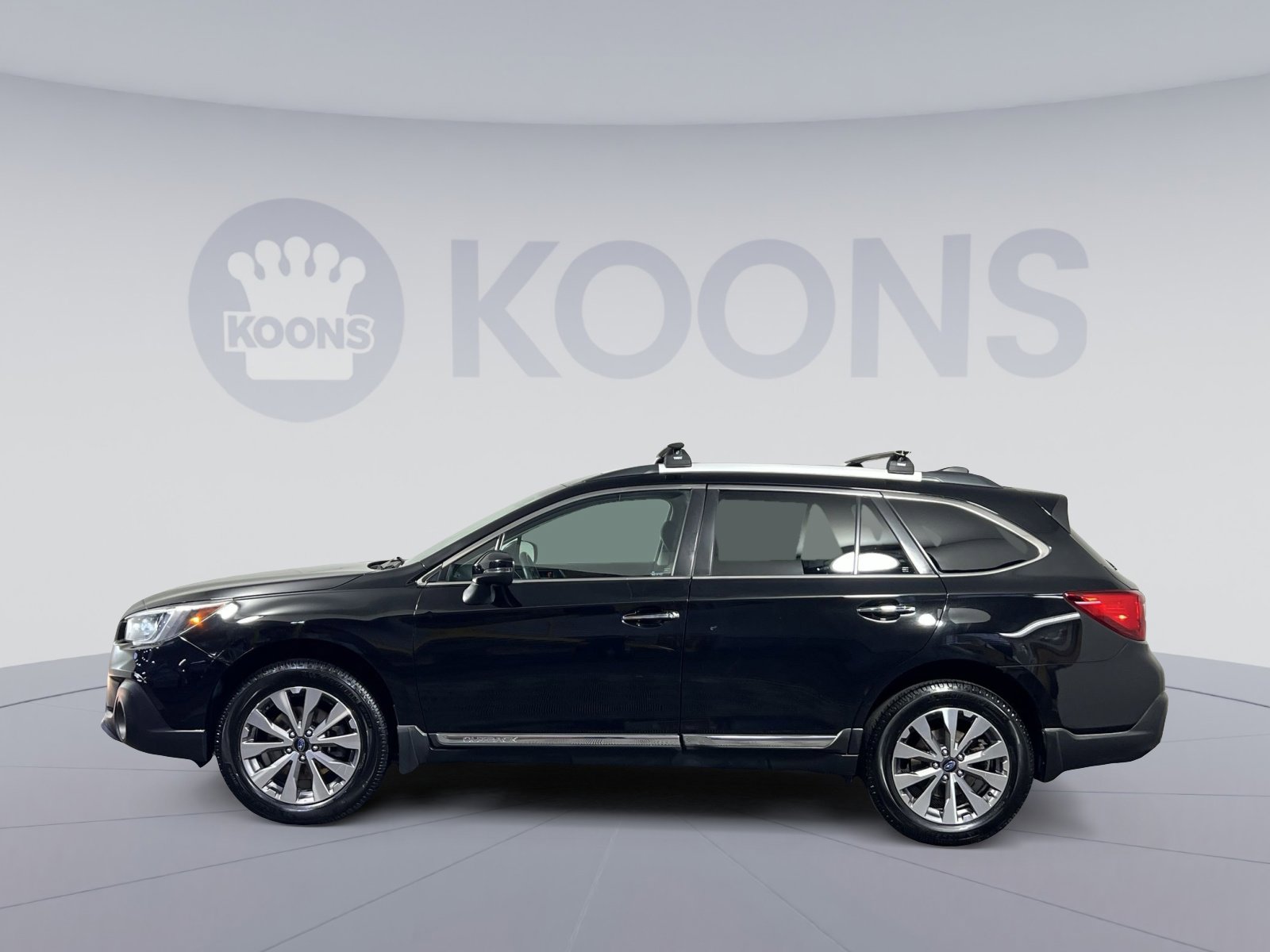 Used 2018 Subaru Outback 2.5i Touring image 2