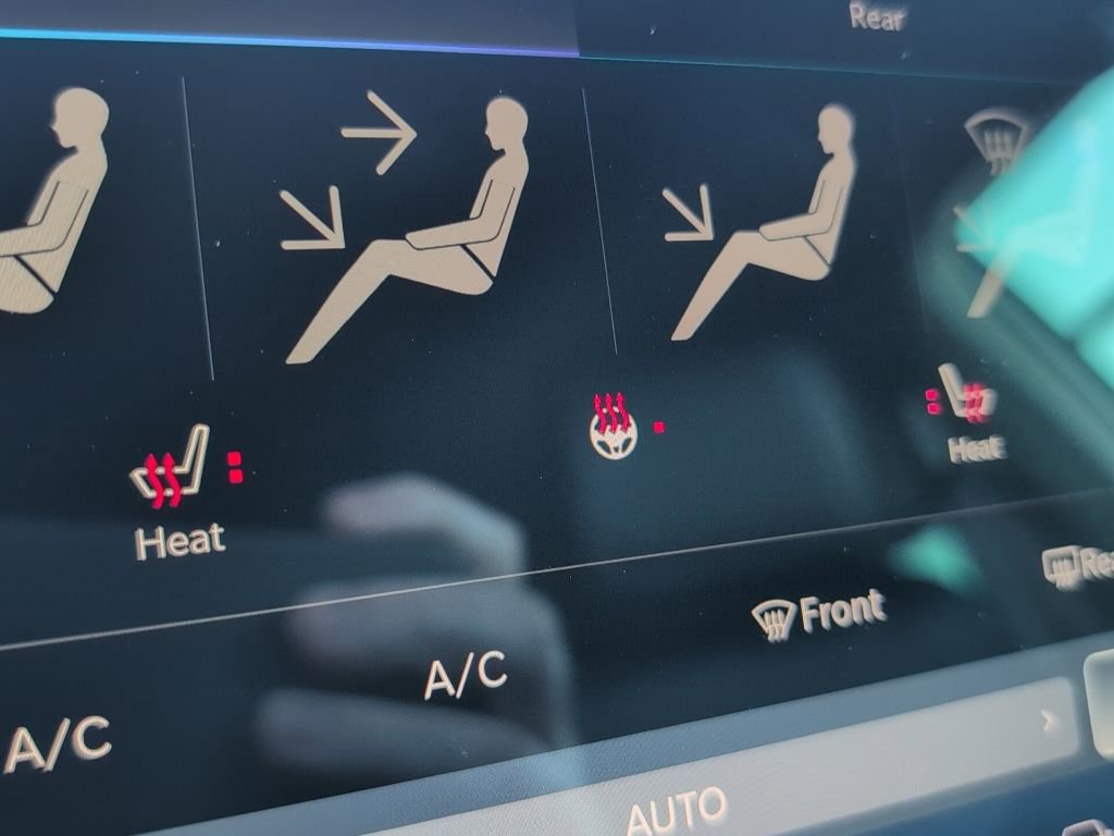 Used 2024 Chrysler Pacifica Touring-L image 25