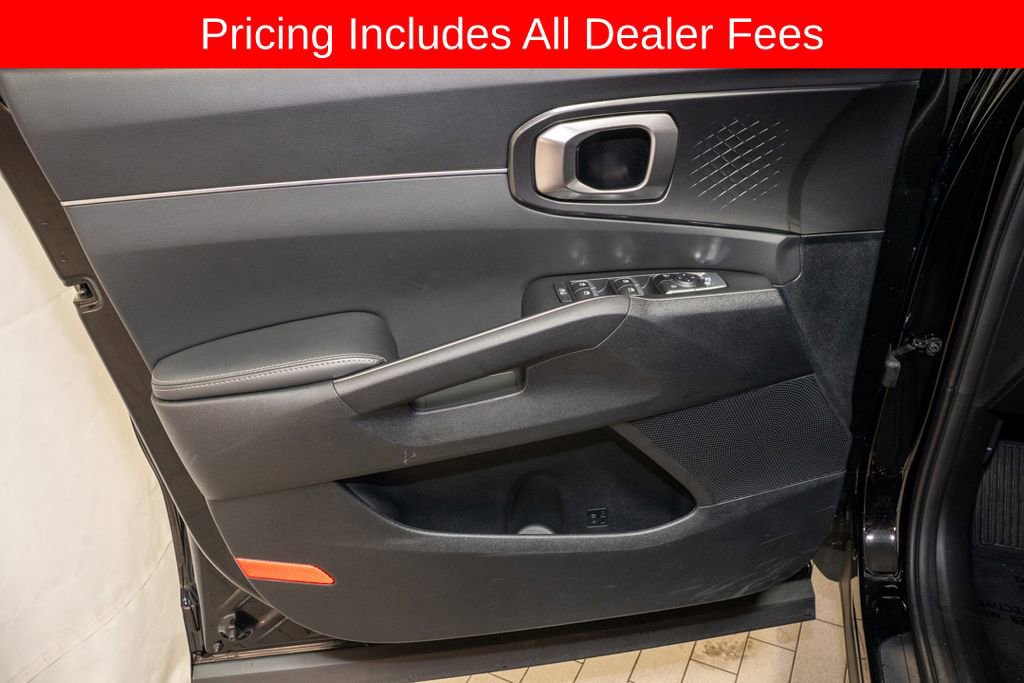 Used 2025 Kia Sorento S w/ Panoramic Sunroof Package FWD image 13